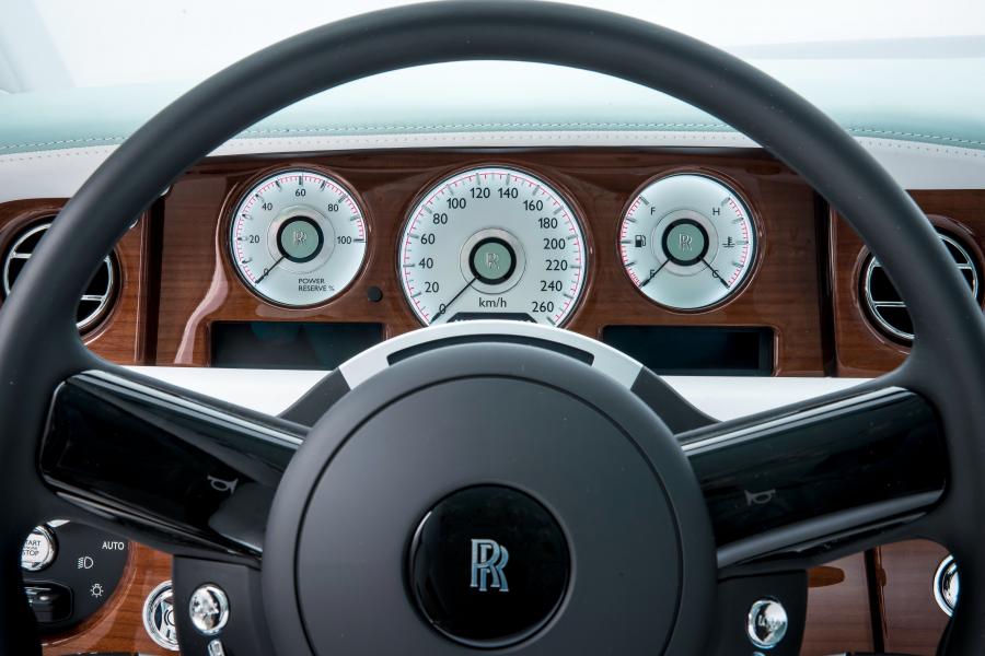  Rolls-Royce Phantom Serenity 2015 года  (фото 15 из 17)
